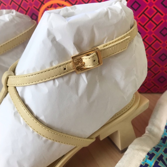 TORY BURCH Strappy lucite heel sandals in Sweet Corn/Clear Size 8 - Picture 3 of 15